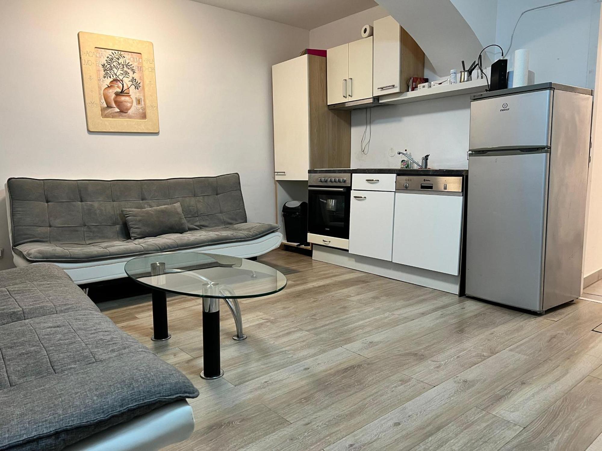 Economy 2br Next To Prater Amuesement Park *