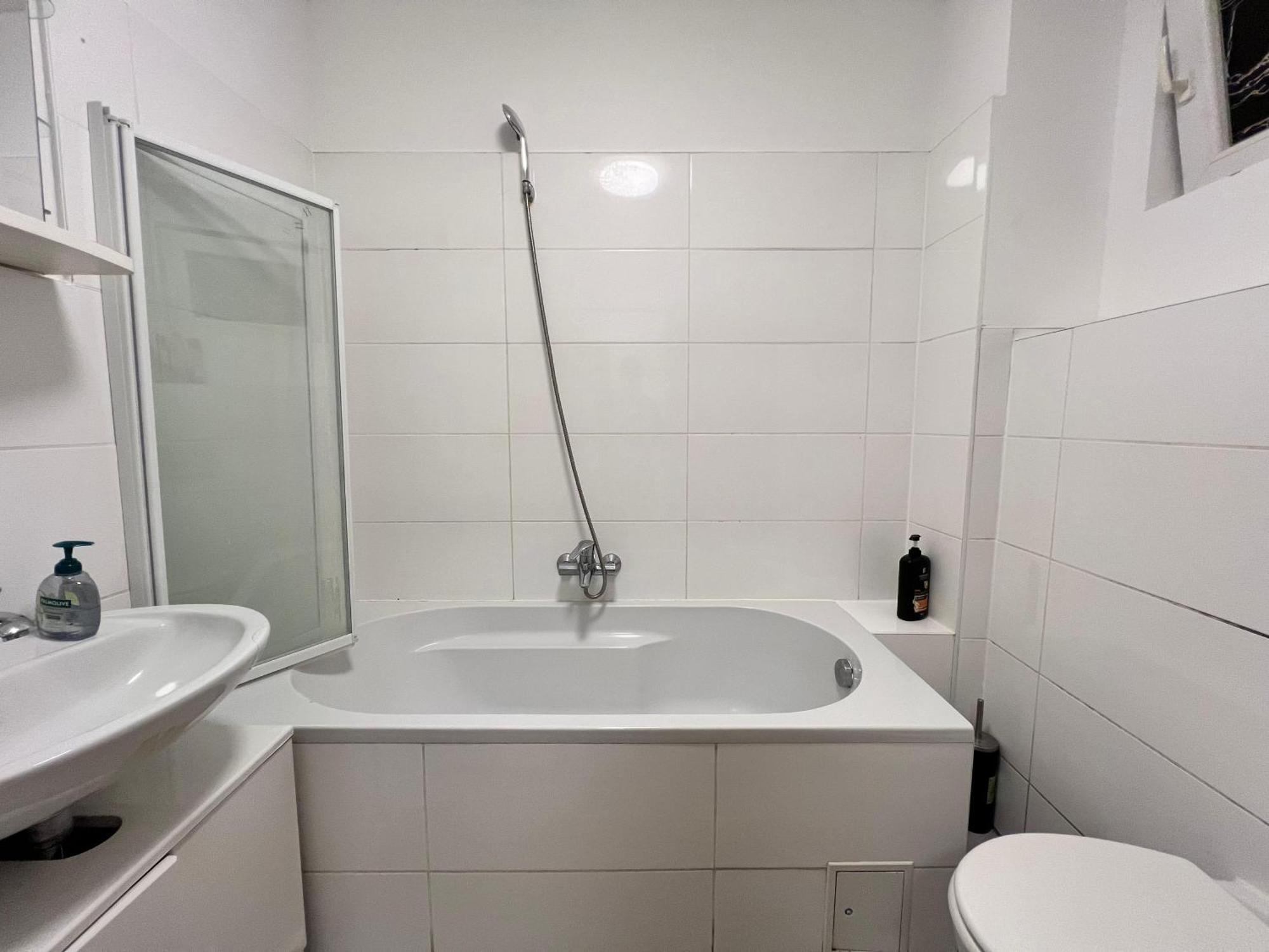 Economy 2br Next To Prater Amuesement Park Wien